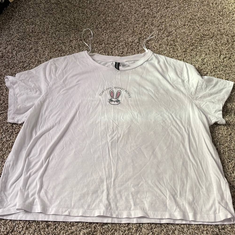 Very cute bunny T-shirt, oversized fit.